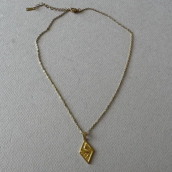 Gold moon star Pendant Necklace M675 - Picture 2 of 4